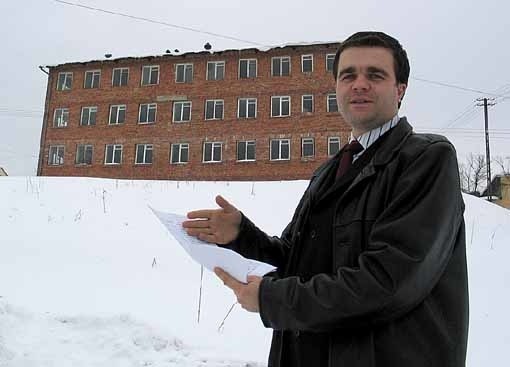 Dariusz Łapa, sekretarz gminy Jawornik Polski: - Ten ogromny budynek niszczał latami, teraz nareszcie będzie zagospodarowany.