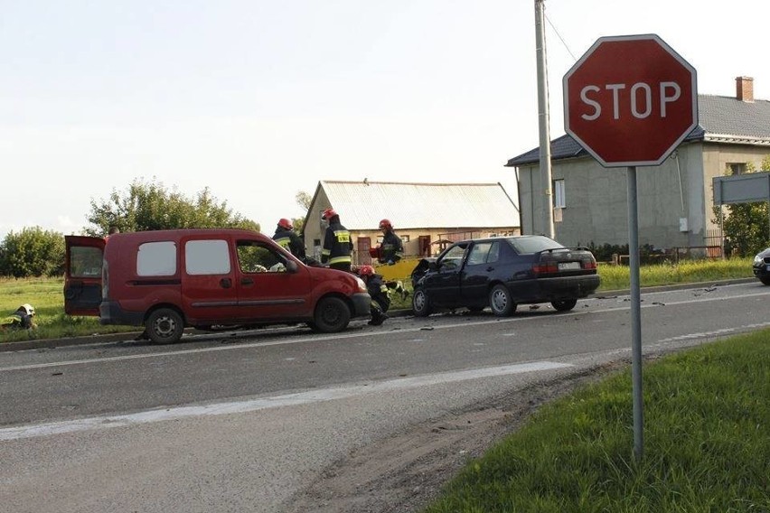 Kierujący osobowym renault wymusił pierwszeństwo na...