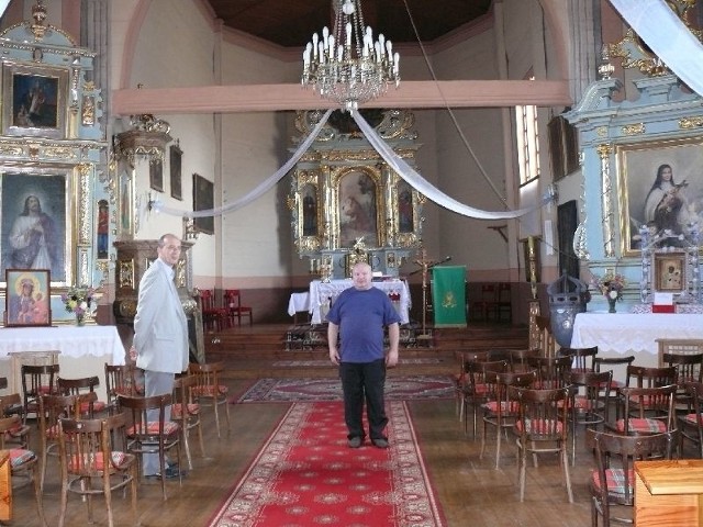 W drewnianym kościele w Kossowie zakończyły się prace konserwatorskie wewnątrz świątyni, polegające na renowacji trzech ołtarzy, ambony i chrzcielnicy oraz malowaniu ścian.