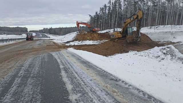 Na wysokości Miękowa S11, z uwagi na prace przy powstającym węźle drogowym wyłączono z ruchu jeden pas