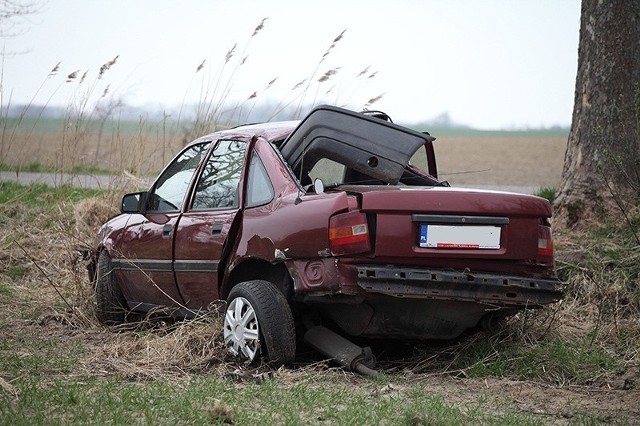 Wypadek w okolicach Duninowa. Kobieta trafiła do szpitala.