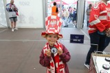 Polscy kibice w Ostrawie na mistrzostwach świata elity się bawią i kupują hokejowe pamiątki ZDJĘCIA