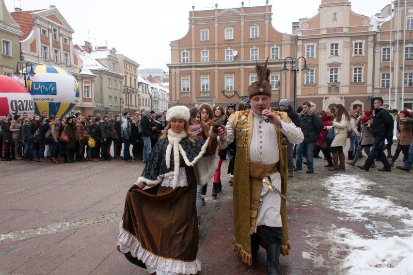 400 par zatańczyło w czwartek poloneza na opolskim rynku....