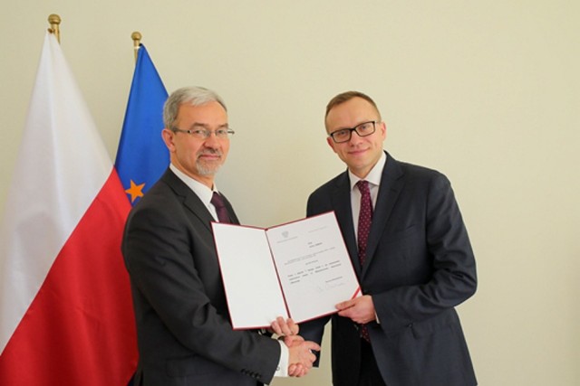 W środę, Artur Soboń (z prawej) został powołany na stanowisko sekretarza stanu w MIiR przez ministra Jerzego Kwiecińskiego