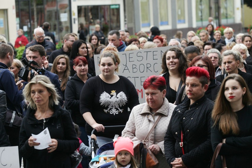 Czarny protest na ulicach Polski