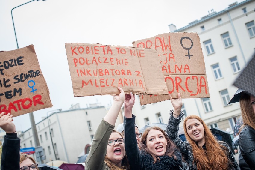 Czarny protest na ulicach Polski