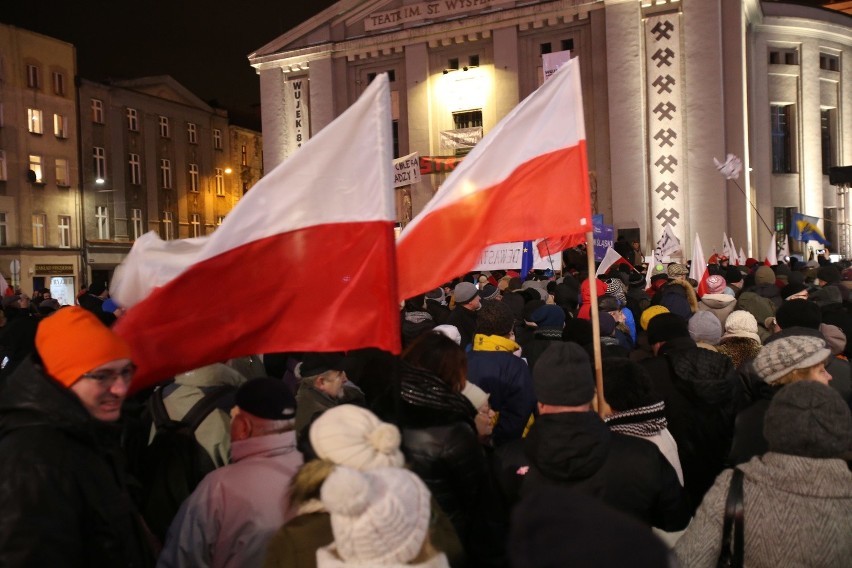 Demonstracja przeciw PiS w Katowicach 13 grudnia 2016