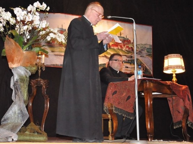 Ksiądz profesor Józef Krasiński apelował o odsłonięcie kontrowersyjnego obrazu znajdującego się w katedrze i opatrzenie go odpowiednią, jednoznaczną w swojej wymowie treścią.