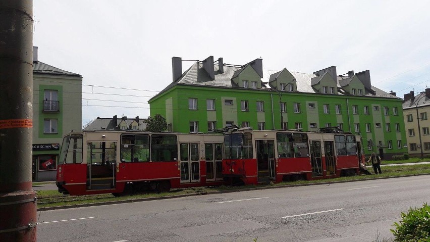 Dąbrowa Górnicza: wykoleił się tramwaj. Są utrudnienia w...