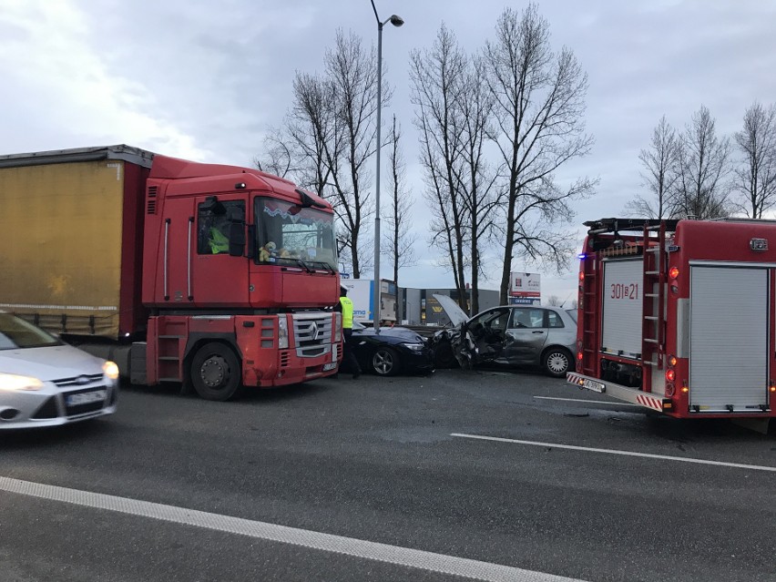Wypadek na DK 86 w Katowicach. Uwaga na ogromny korek ZDJĘCIA