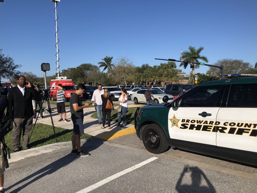 USA: Strzelanina w szkole w Parkland na Florydzie [ZDJĘCIA] Są ofiary, 17 osób nie żyje, 20 rannych. Sprawca to Nikolas Cruz, były uczeń