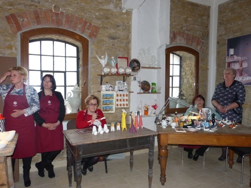 Anna Komorowska w Fabryce Porcelany As w Ćmielowie