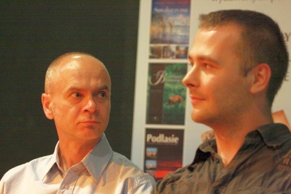 Przemysław Andruk (z lewej) i Piotr Mojsak, autorzy albumu &#8222;Białystok. Romantyczne miasto Zamenhofa&#8221;