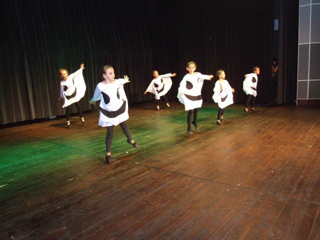 Podczas Konfrontacji Zespołów Mażoretkowych swój pokaz zaprezentowała grupa sportowo-taneczna Tajfun z Ukrainy. Tancerze wystąpili na scenie w kinie "Rondo".