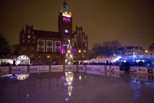 1 grudnia zostanie uruchomione sztuczne lodowisko na placu Zwycięstwa przed ratuszem. Odbyły się dwa przetargi na jego wypożyczenie.