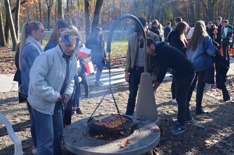 Tarnów. Niepodległościowy piknik na Piaskówce