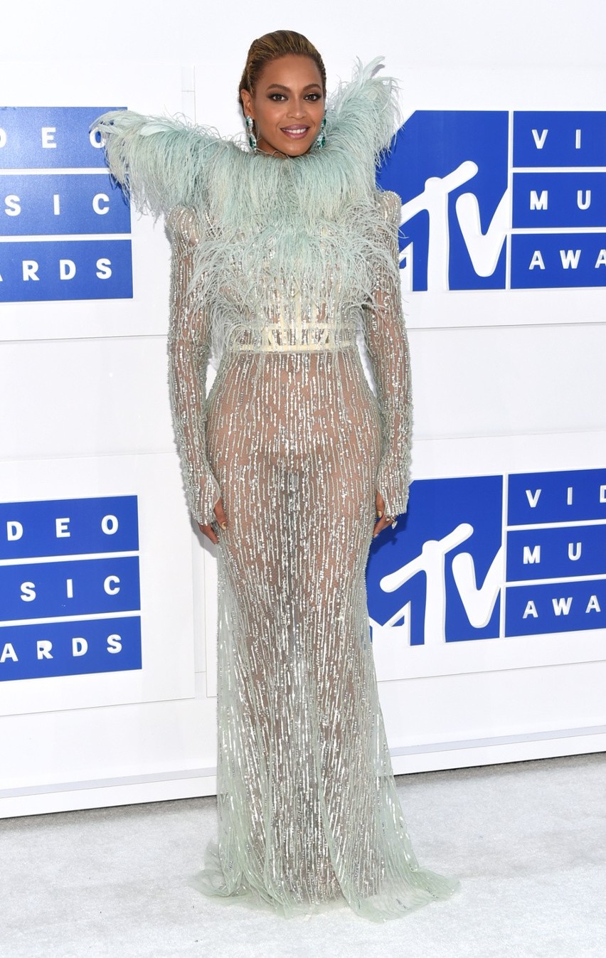 Beyonce podczas rozdania nagród MTV Video Music Awards w...