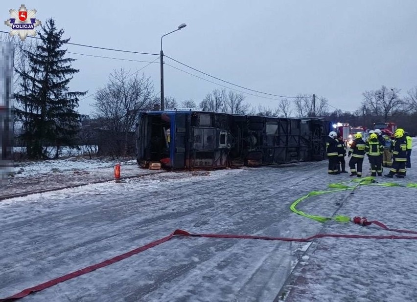 Ukraiński autokar przewrócił się na zakręcie. 20 osób trafiło do szpitala