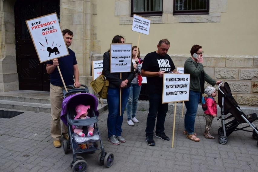 Pani Iwona spod Gniewkowa nie zaszczepiła swojej córeczki....