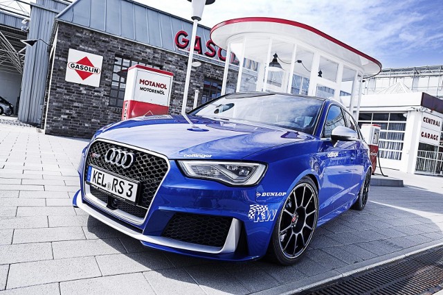 Audi RS3 Sportback OettingerMotor po modernizacji nie oferuj już 367 KM, ale dostarcza aż 520 KM mocy. Jak udało się uzyskać taki rezultat? Zdecydowano się na tuning elektroniczny sterownika silnikowego. Zmieniono system doładowania oraz zamontowano ulepszony wydech. Fot. Oettinger