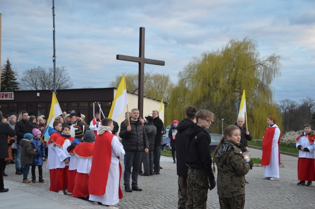 Droga krzyżowa w Żaganiu przeszła z centrum miasta, z kościoła pod wezwaniem WNMP do kościoła Nawiedzenia NMP "Na górce"