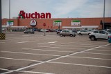 Gliwice – pomazano fasadę Auchan. „Ruskie ruble ważniejsze niż wojna”