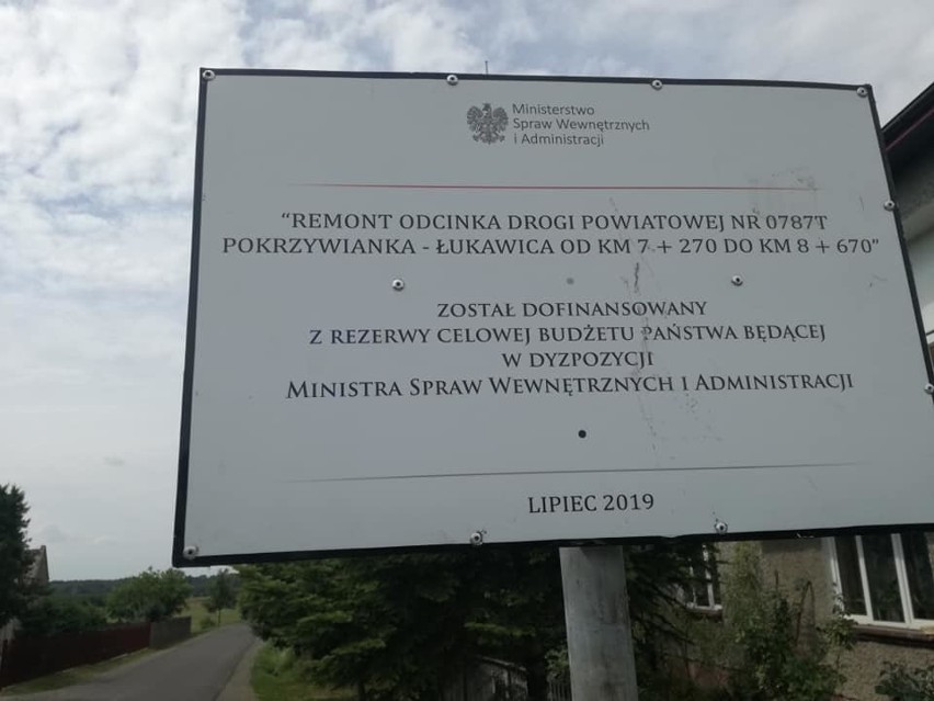 Remont drogi Pokrzywianka-Łukawica, w gminie Bogoria oficjalnie zakończony. Wykonano prawie 1,5 kilometra nowego asfaltu [ZDJĘCIA]