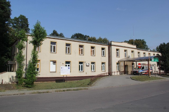 Na oddziale rehabilitacji szpitala w Pionkach osoby z negatywnymi wynikami zostały odizolowane, a wszystkie pomieszczenia oddziału zdezynfekowano.