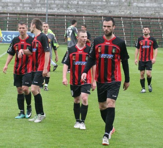 Piłkarze Stali Stalowa Wola zakończyli sezon 2011/2012 w drugiej lidze wschodniej. Na własnym boisku zremisowali z Pelikanem Łowicz 2:2.