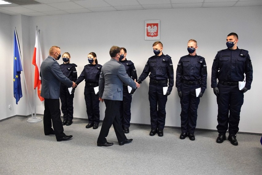 Powiat krakowski. Komenda przyjęła sześciu nowych policjantów. Złożyli ślubowanie