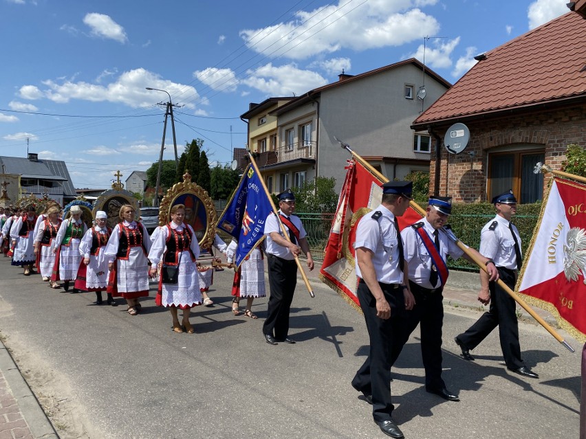 Boże Ciało 2023. Procesja w parafii pw. Ducha Świętego w Kadzidle, 8.06.2023. Zobaczcie zdjęcia z uroczystości