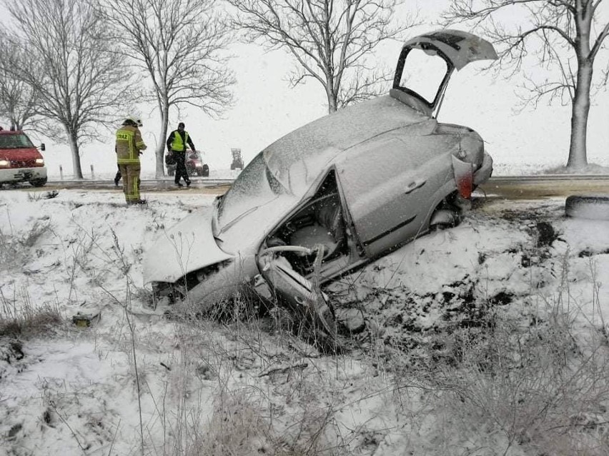 Koce-Schaby. Wypadek na drodze 681 między Rudką a Ciechanowcem. Dwie osoby ranne [ZDJĘCIA]