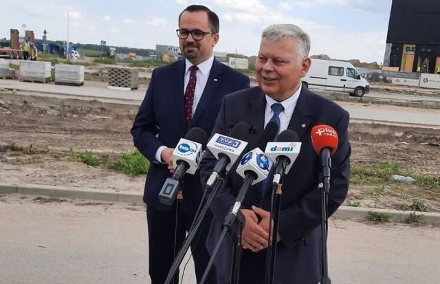 O przyszłości lotniska w Radomiu w czasach wychodzenia z pandemii mówili Marcin Horała, wiceminister infrastruktury i poseł Marek Suski.