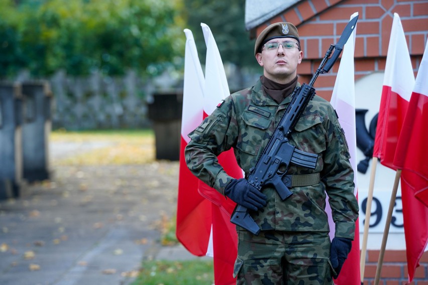 Upamiętnienie 82. rocznicy rozstrzelania Obrońców Poczty Polskiej na cmentarzu na Zaspie w Gdańsku