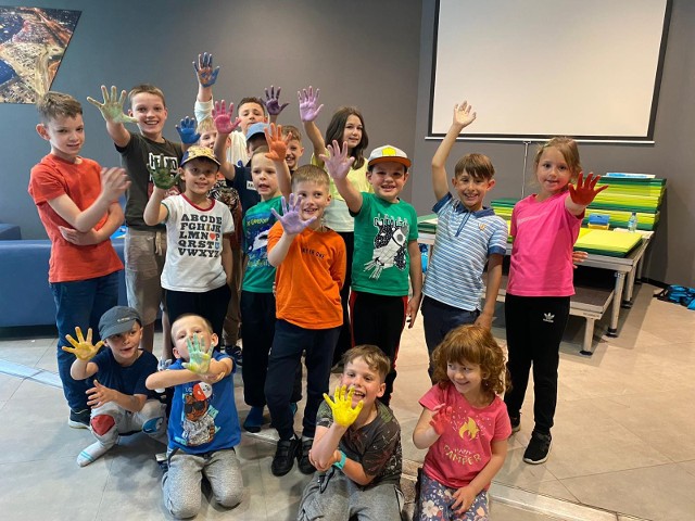 Blisko 80 dzieci z Ukrainy i Polski wzięło udział w lipcu w bezpłatnych turnusach wakacyjnych zorganizowanych przez Port Łódź, łódzki sklep IKEA i Fundację Swim For a Dream.