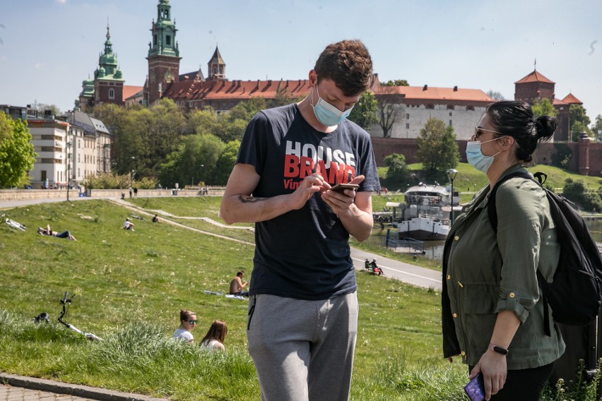 Krakowianie słoneczną sobotę spędzają na bulwarach i na... Wiśle [GALERIA]