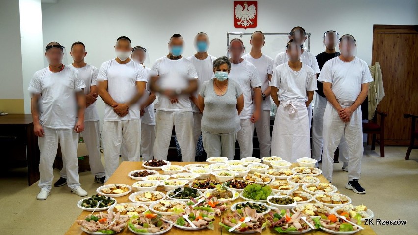 Więźniowie z Zakładu Karnego w Rzeszowie szkolą się na kucharzy i operatorów wózków widłowych [ZDJĘCIA]