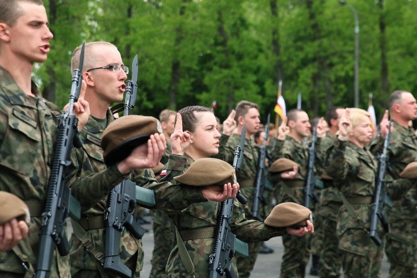 Ile obecnie zarabiają żołnierze w Polsce? Dla wielu wojsko...