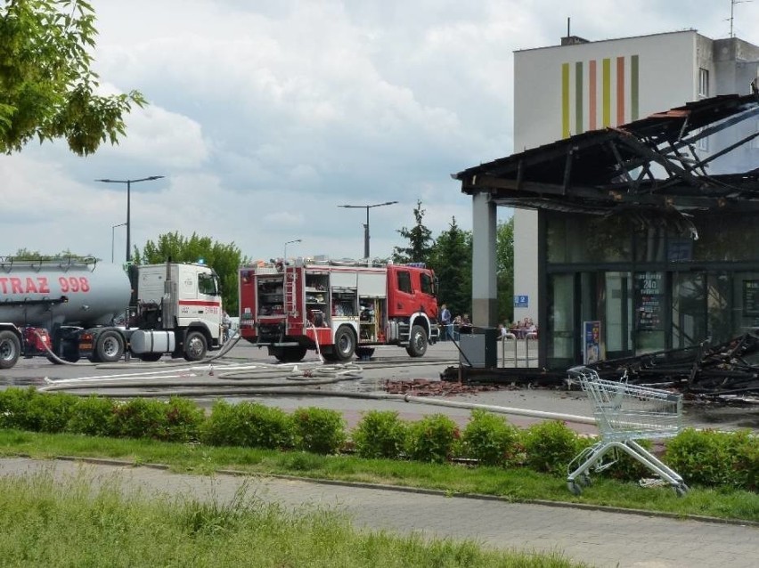 Pożar Lidla w Radomsku. Płonie niemiecki supermarket.