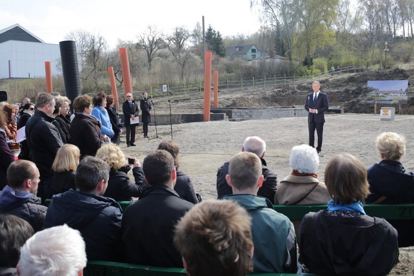 Donald Tusk zainaugurował w Gdańsku budowę Wspólnoty Domowej im. Arama Rybickiego [ZDJĘCIA]