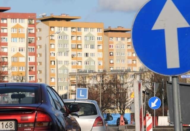 Nauka jazdy L`kiNauka jazdy - L`ki wciąż jeżdżą po remontowanych ulicach wzmagając korki - na zdj Plac Pokoju Toruńskiego