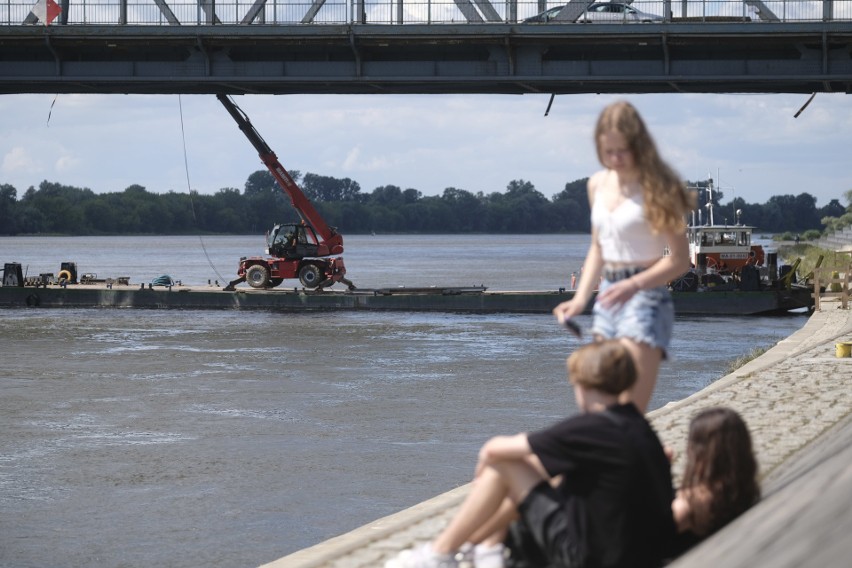 Wielki ponton transportowy na Wiśle. Do czego służy? Zobacz zdjęcia