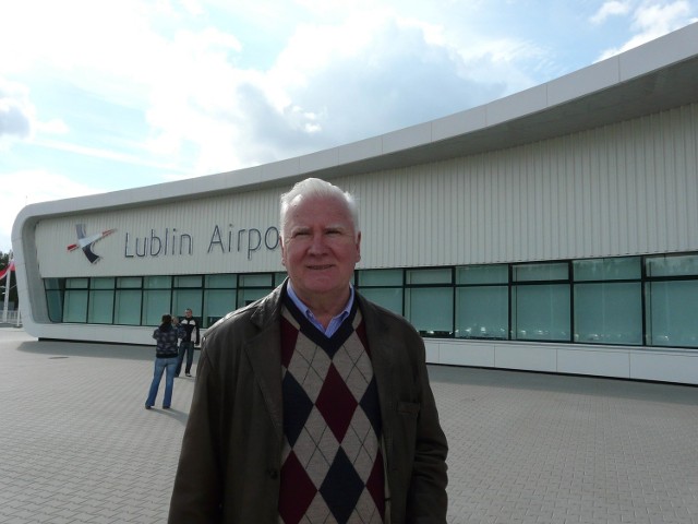 Zbigniew Sałek. Był m.in. wiceszefem wrocławskiego lotniska. Jest przedstawicielem Polski w Międzynarodowym Zrzeszeniu Menadżerów Portów Lotniczych