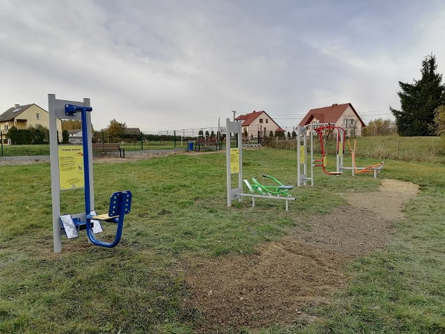 W miejscowości Osowa w gminie Sobków powstała siłownia plenerowa. Mieszkańcy mogą ćwiczyć na nowych urządzeniach.