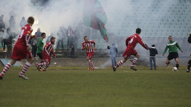 Ostatni mecz na stadionie w Tychach - GKS Tychy - Soła Oświęcim 2:1.