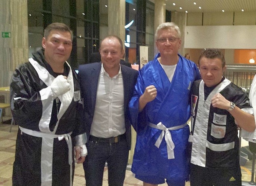 Dariusz Michalczewski (pierwszy z lewej) pokonał prezydenta...