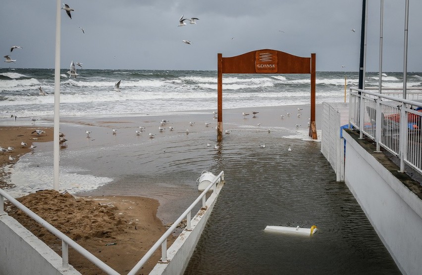 Wichura na Pomorzu. Plaża w Brzeźnie