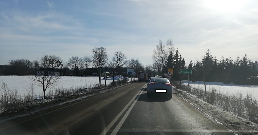 Pijany kierowca spowodował kolizję w Kuleszewie. Uszkodzone 3 pojazdy (zdjęcia)