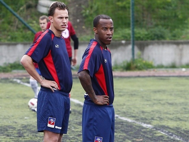 Testowani Holendrzy - Barry Tjeeres (z lewej) oraz Joushua Patrick Coutinho (z prawej)