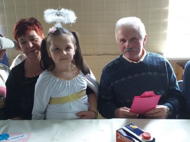 Dzień Babci i Dziadka w gminie Pawłów. Piękne uroczystości w przedszkolach [ZDJĘCIA]